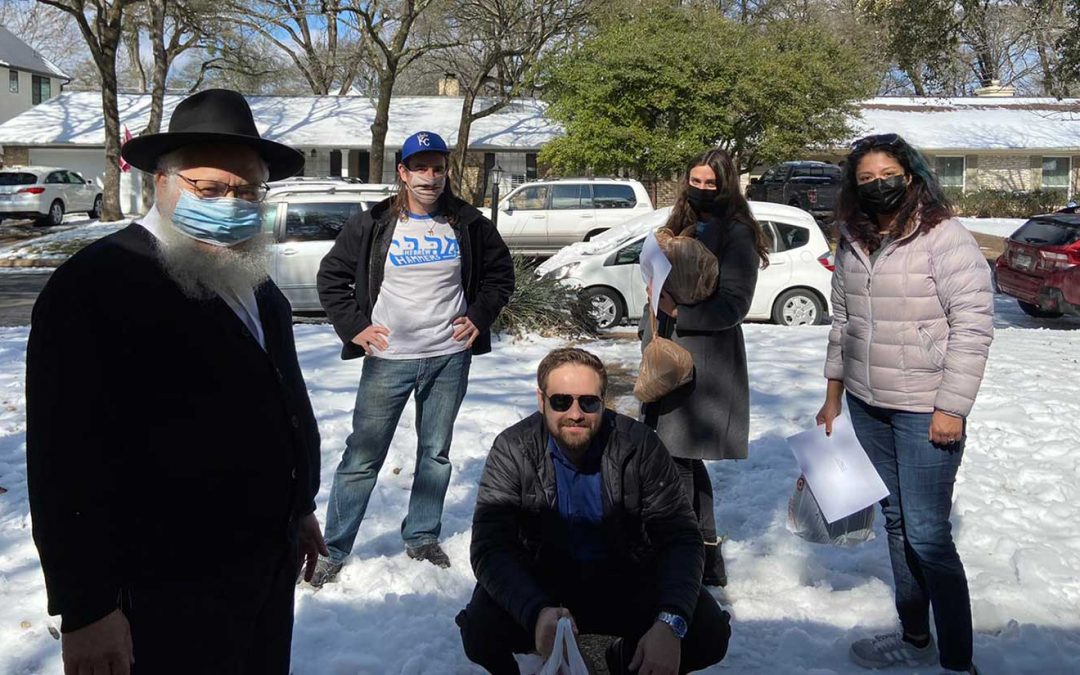 Chabad Volunteers Brave Treacherous Roads to Deliver Necessities During Winter Storm