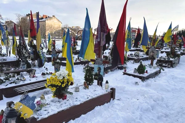 A war memorial in Ukraine. Credit: Rabbi Neil Blumofe