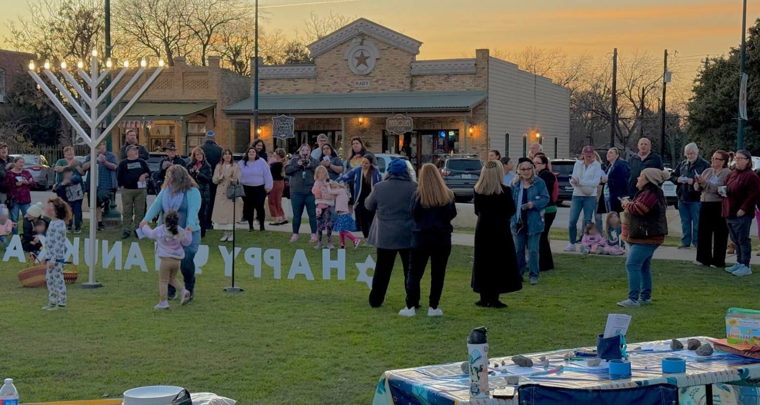 Lisa Wolfe-Schacter leading children in song and dance at the Buda Hanukkah Menorah Lighting. Credit: Jonathan Robert Betcher