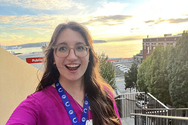 Ellie Cohen speaks at the Jewish Federation’s National Cabinet Leadership Retreat in 2024 about her experience as a Jewish college student. Credit: Orly Feldman